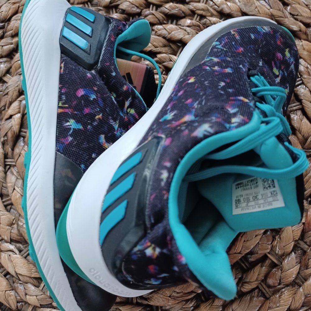 Adidas / Sktechers